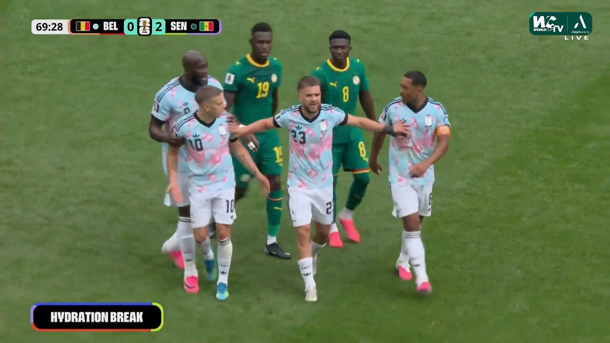 GoalsXtra's tweet photo. 🚨𝗕𝗥𝗘𝗔𝗞𝗜𝗡𝗚: YOURI TIELEMANS AND TROSSARD HAD AN ARGUMENT DURING THE WATER BREAK! https://t.co/6RR9EjXZqU