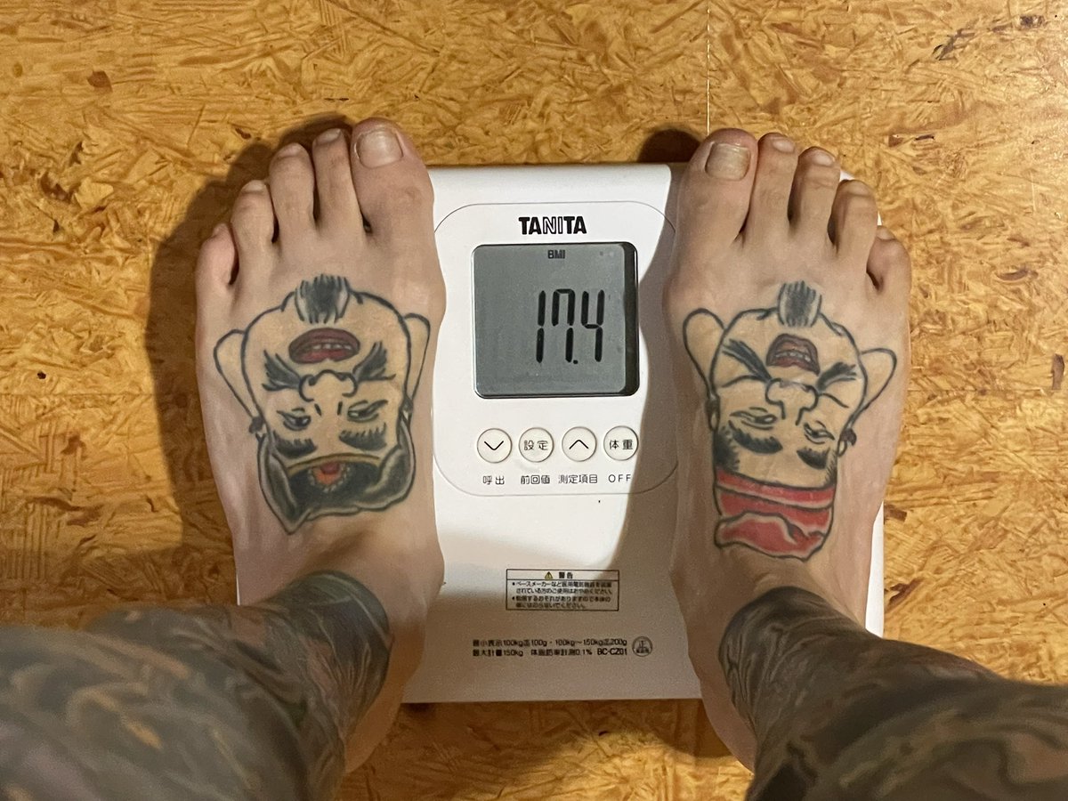 Rlmw0d's tweet photo. 身長：172.0cm
体重：51.6kg（前日比+0.2kg）
BMI：17.4
体脂肪率：15.8%（前日比+0.9%）
基礎代謝：1221kcal
昨夜寝る前に菓子パン3個とアイス2個食べた割には体重増えてなかった。
#40代 #摂食障害の人と繋がりたい #下剤依存 #非嘔吐過食 https://t.co/lTifbWbjq6