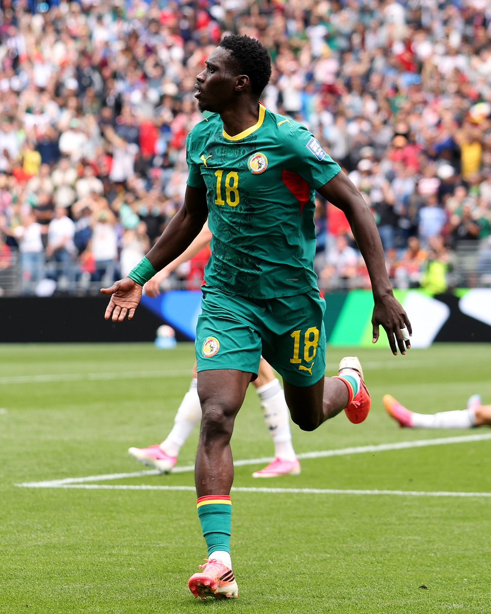 iamrahmanosman's tweet photo. Ismailia Sarr is chasing down African football royalty.

2022 World Cup: 1 goal 

This World Cup (2026): 4 goals (Scored in 3 straight games vs Norway(2), Iraq, and Belgium)

That makes 5 total World Cup goals. He needs just ONE more to equal Asamoah Gyan's historic record of 6 and two to overtake him as the highest-scoring African player in World Cup history.

Incredible form
