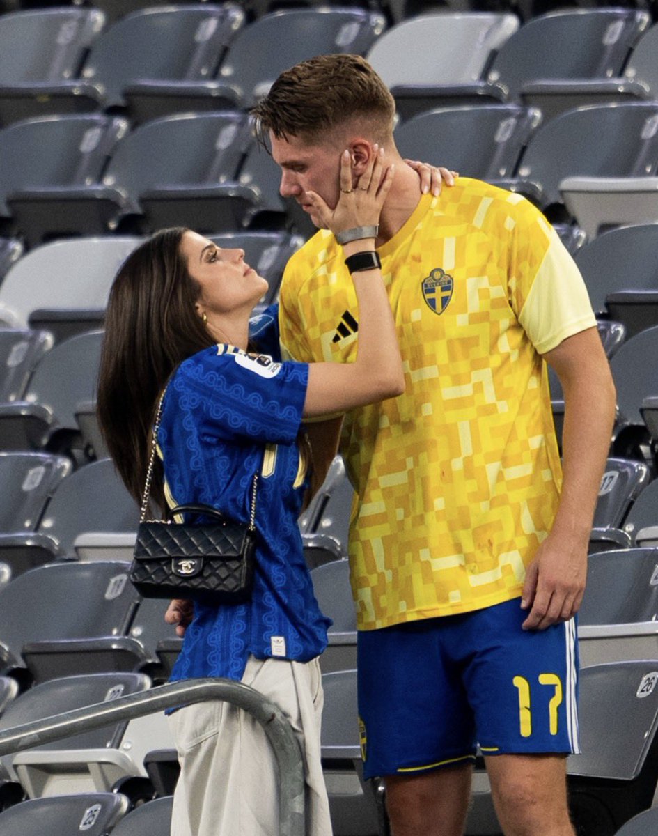 eixugs's tweet photo. Eu não estou bem!!!!!! 😭 https://t.co/1fXkGnteYb