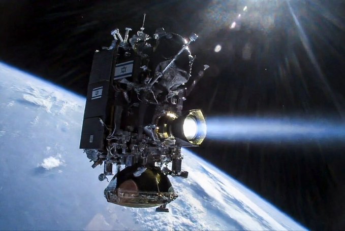 GeneralMCNews's tweet photo. BREAKING: Israel is actively developing space lasers designed to carry out military attacks from space. https://t.co/pcjPp01vJZ