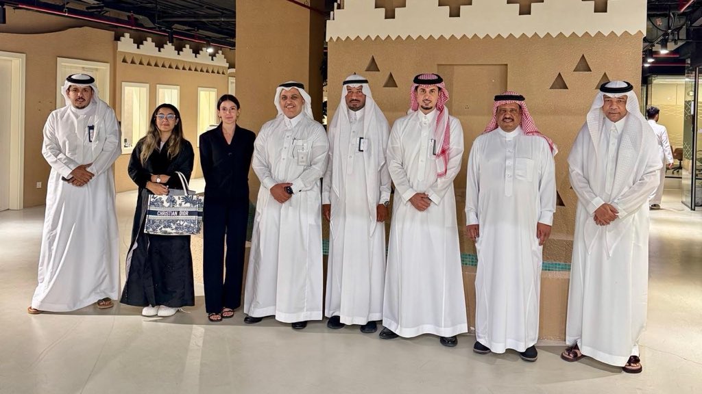 SSSF_edu's tweet photo. اجتمع رئيس الاتحاد د. صالح العريفي والوفد المرافق له مع شركة كياني وشركة ميلاف وشركة نوق المملوكة لصندوق الاستثمارات العامة وذلك لبحث سبل التعاون في مجال الرعايه للرياضة المدرسية والبرامج التى تخدم الطرفين . https://t.co/84GaP60Dr9