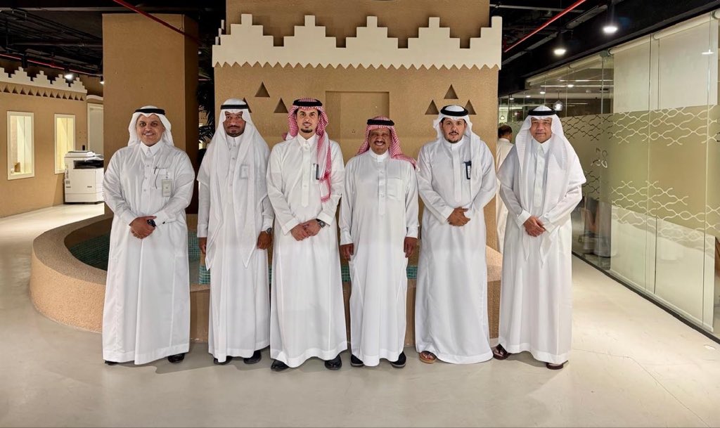 SSSF_edu's tweet photo. اجتمع رئيس الاتحاد د. صالح العريفي والوفد المرافق له مع شركة كياني وشركة ميلاف وشركة نوق المملوكة لصندوق الاستثمارات العامة وذلك لبحث سبل التعاون في مجال الرعايه للرياضة المدرسية والبرامج التى تخدم الطرفين . https://t.co/84GaP60Dr9