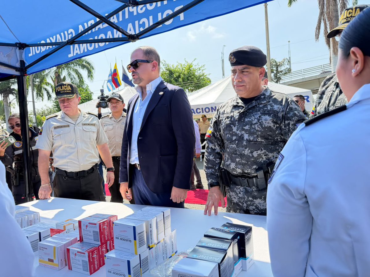 JohnReimberg's tweet photo. Reafirmamos nuestro compromiso con la transformación del sistema de salud de la Policía Nacional con acciones concretas. La entrega de medicamentos priorizados, adquiridos mediante compra centralizada, fortalece la capacidad de respuesta del Subsistema de Salud y garantiza una atención más digna y oportuna para nuestros policías y sus familias.

Con una inversión de USD 1,3 millones en 2026, distribuimos medicamentos esenciales a los hospitales policiales de Quito y Guayaquil, así como a los 37 establecimientos de salud del país. Cuidar a quienes nos cuidan es una obligación que hoy se traduce en hechos.

Seguimos trabajando.