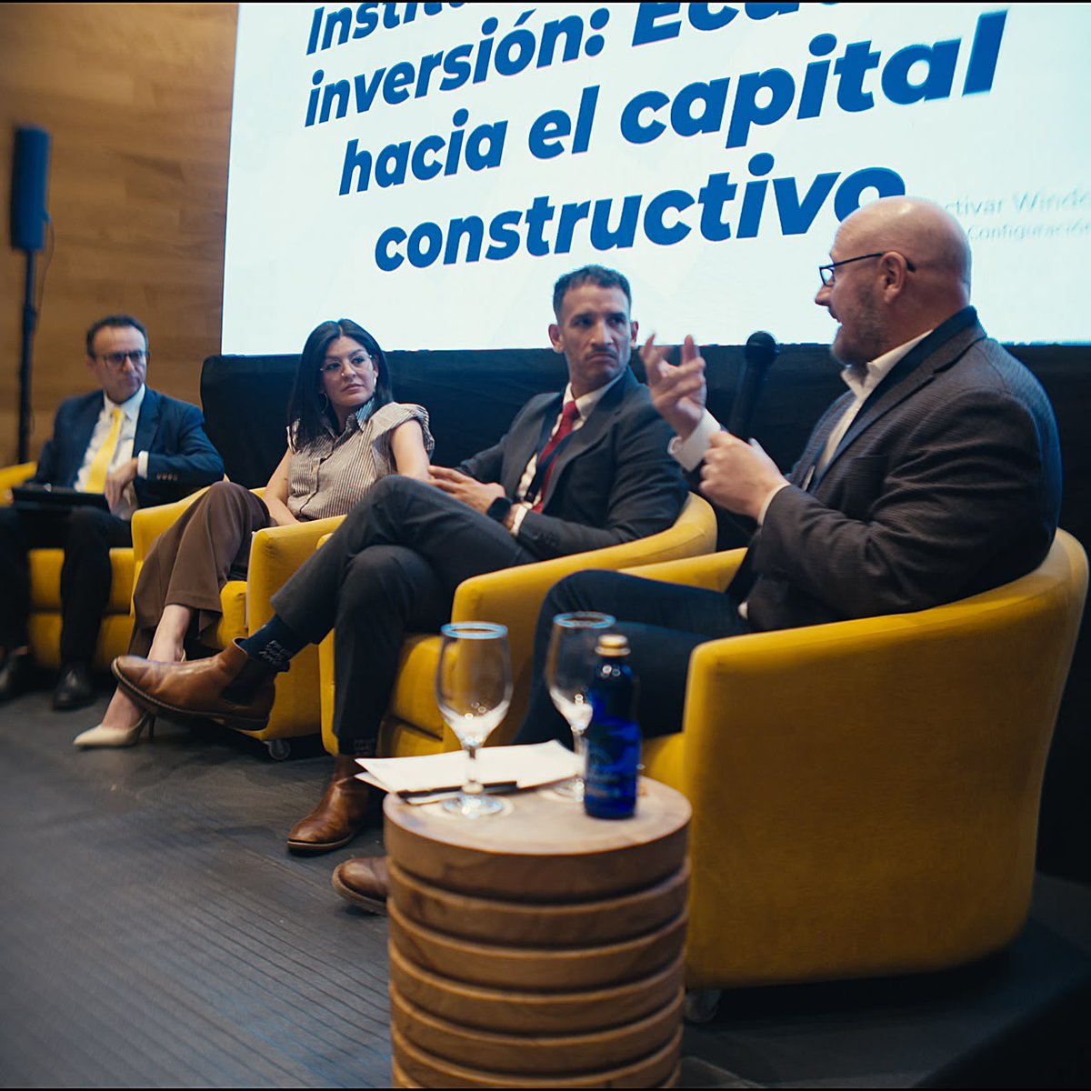 FCD_Ecuador's tweet photo. Durante la jornada se realizó el lanzamiento de nuestra nueva iniciativa el Observatorio de Desarrollo e Inversiones, una plataforma técnica de monitoreo y análisis orientada a la incidencia en política pública sobre las inversiones en Ecuador. 

Para finalizar la jornada se realizó el conversatorio que aterriza el debate de capitales constructivos en el contexto ecuatoriano: inversiones, transparencia, competencia y la influencia de los capitales externos en el país.

Agradecemos a las personas que se dieron cita para participar de estas actividades que promueven el debate público, la transparencia e impulsan la gobernanza democrática.

#ConstructiveCapital #Ecuador #LatinAmerica #Investment #EconomicDevelopment #Governance #Democracy
