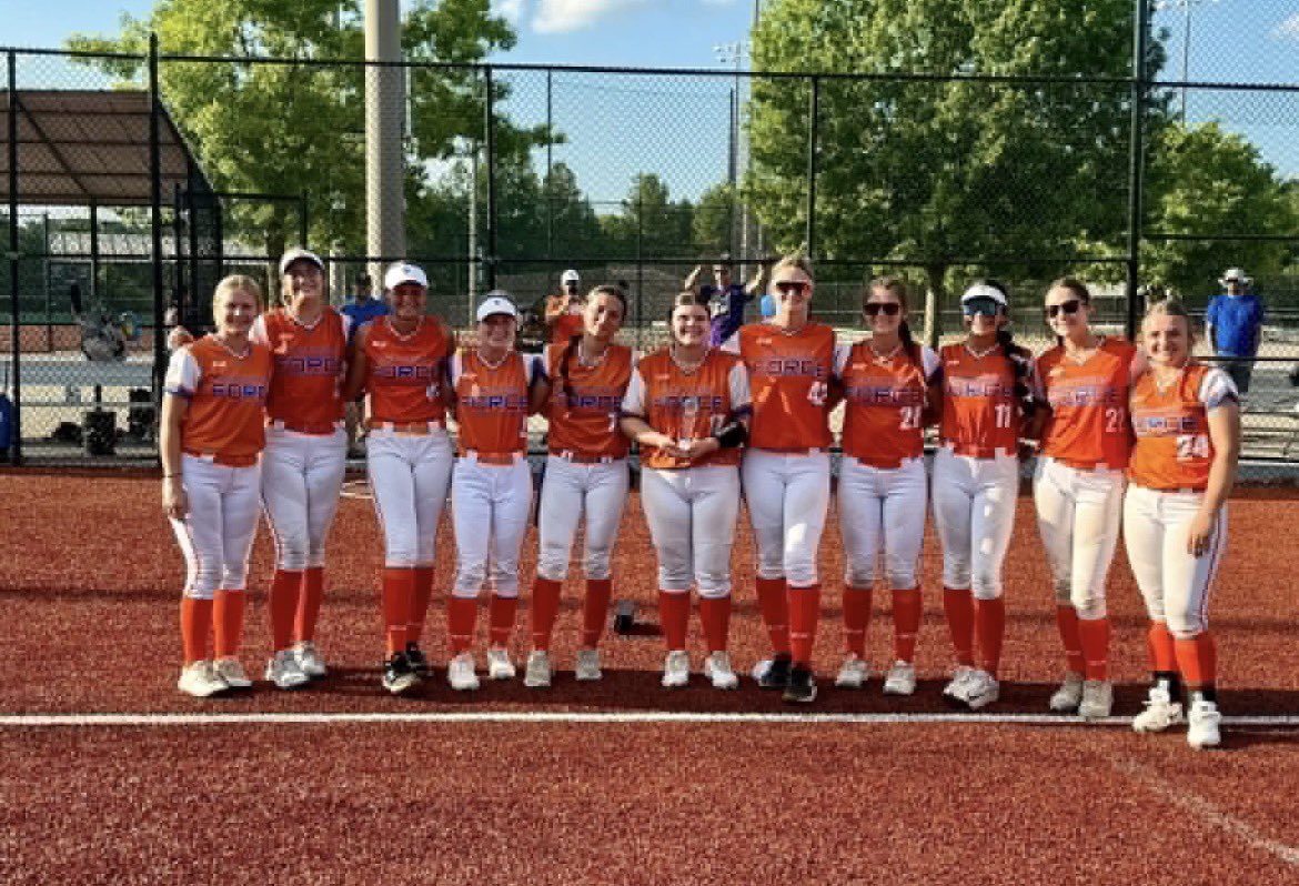 Aubreezy09's tweet photo. Had a great weekend in Owl City! My team finished undefeated and champions! My team had a total of 7 home runs and I had two of them. I hit .647 on the weekend! @SouthernForce09 @SBRRetweets @SoftballDown https://t.co/jUK8pXJzRE