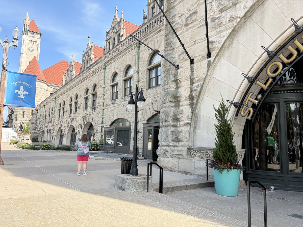 warriorman263's tweet photo. Visited Union Station in St. Louis during our afternoon walk.  The architecture of this building and use of various materials make it a masterpiece.  I enjoyed the lighted floor.  Thanks @KedcARTS and @KEDC1 for the opportunity. https://t.co/leGzWkuqnY