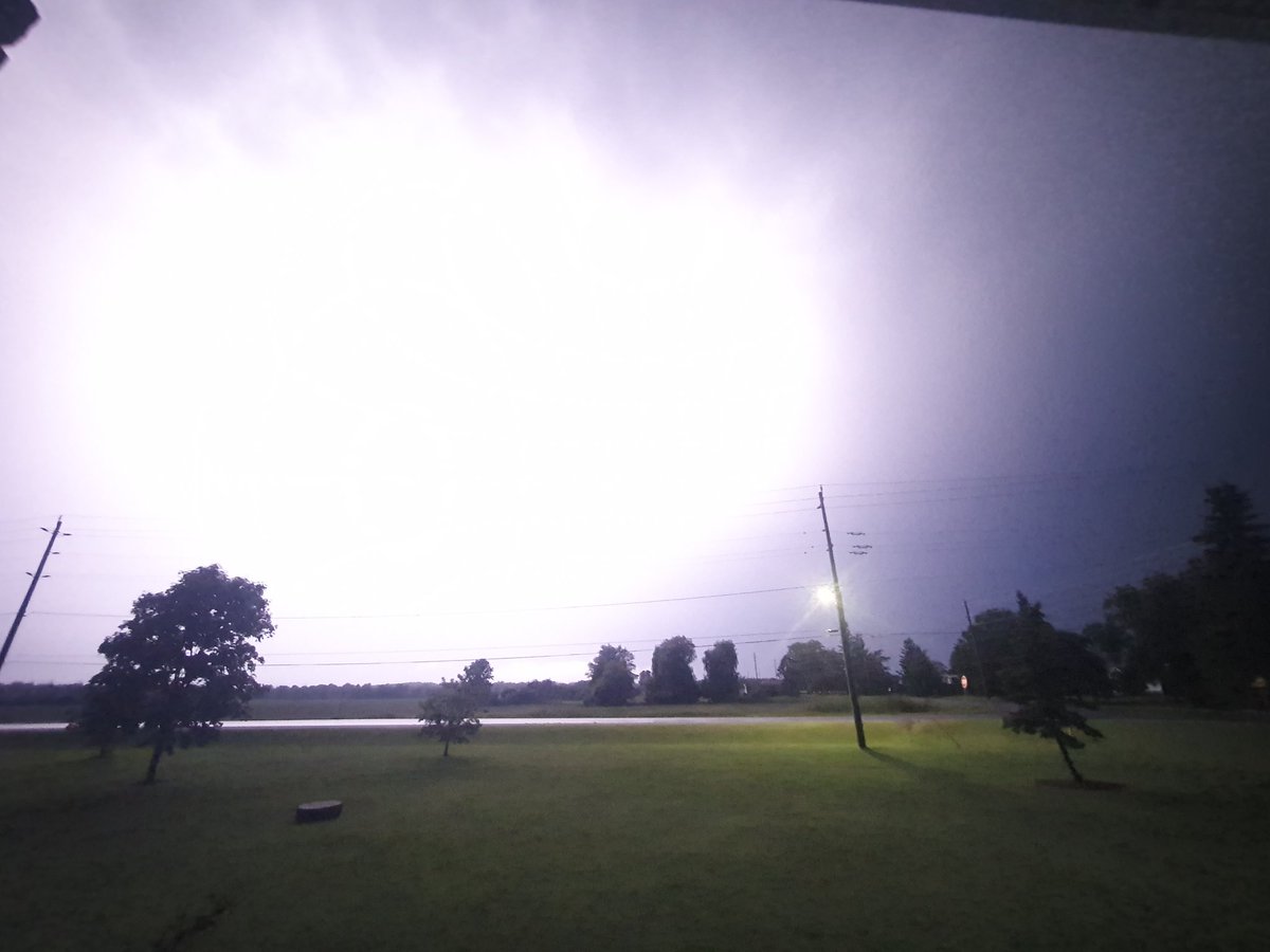 sl_589's tweet photo. Summer storms are a work of art https://t.co/IdKUl5belg