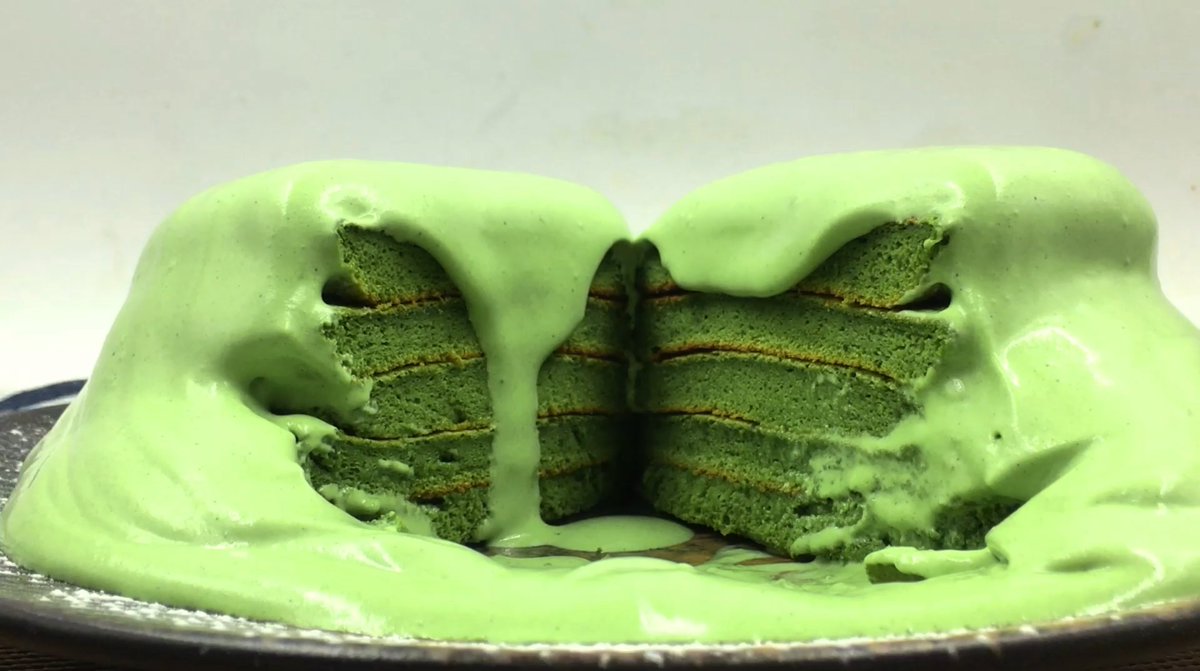 WandaBetts17's tweet photo. Made fluffy Japanese-style matcha pancakes at home! Topped with whipped cream and red bean paste—cozy weekend treat ， https://t.co/LdfyRRORyM