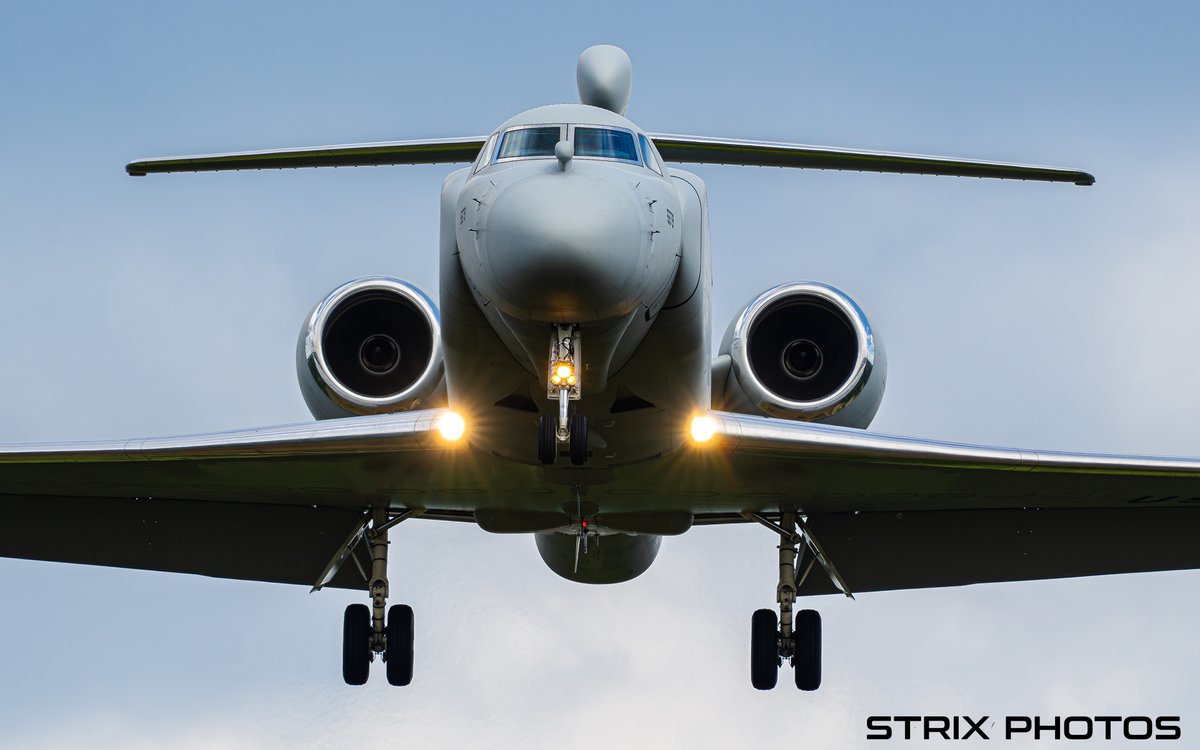 StrixPhotos's tweet photo. Another angle of the EA-37B that stopped by @RAFMildenhall earlier 📸 

Such an interesting looking aircraft! https://t.co/1arWmylh6W