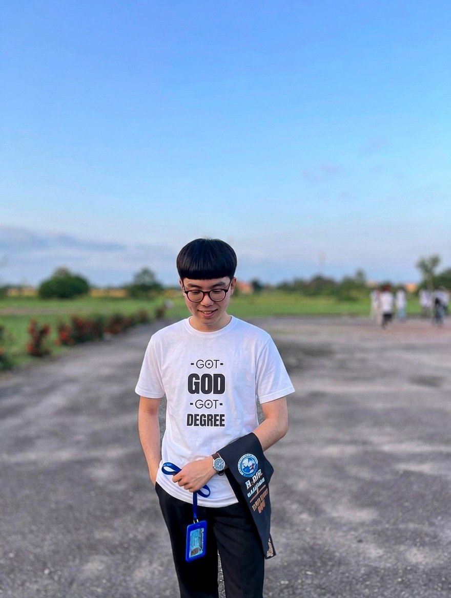 defikyne's tweet photo. 𝐉𝐮𝐬𝐭 𝐟𝐨𝐮𝐧𝐝 𝐨𝐮𝐭 𝐈'𝐦 𝐨𝐟𝐟𝐢𝐜𝐢𝐚𝐥𝐥𝐲 𝐚 𝐠𝐫𝐚𝐝𝐮𝐚𝐭𝐞. 🎓

B.Eng. in Electrical & Electronics Engineering.

Just wrapped up my final paper
Years of stress, late nights, deadlines, and pushing through finally paid off.

Grateful for the journey. On to whatever comes next.

Congratulations to me🎊