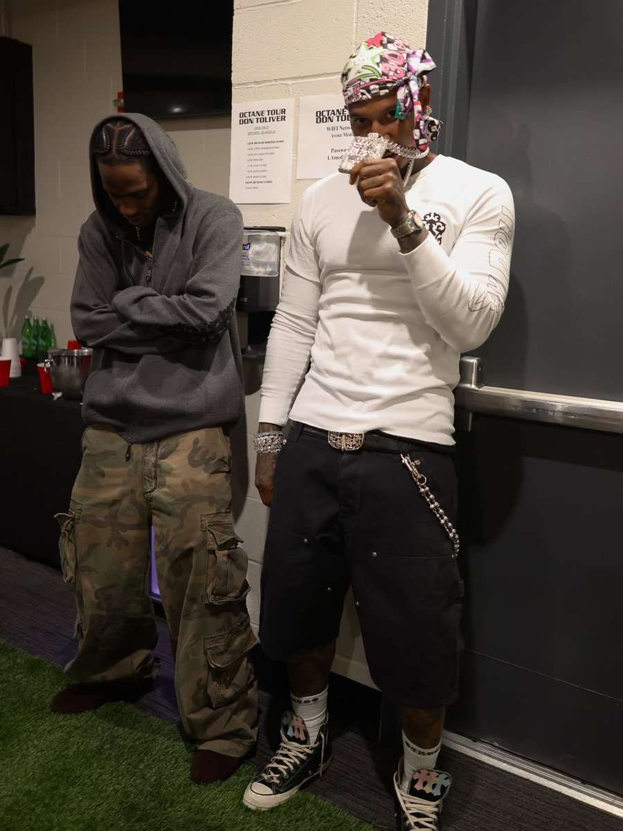 wavecheckers's tweet photo. Moneybagg Yo went chrome head to toe with Travis Scott 🔥 https://t.co/D2DnNiRsTE