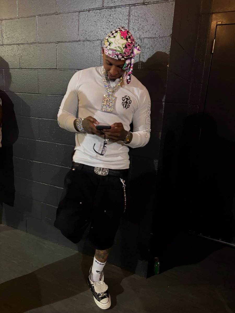 wavecheckers's tweet photo. Moneybagg Yo went chrome head to toe with Travis Scott 🔥 https://t.co/D2DnNiRsTE