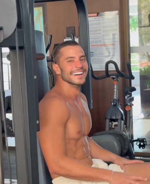 themenHQ's tweet photo. you can’t tell me this man is not perfect https://t.co/abdkP2ai1C