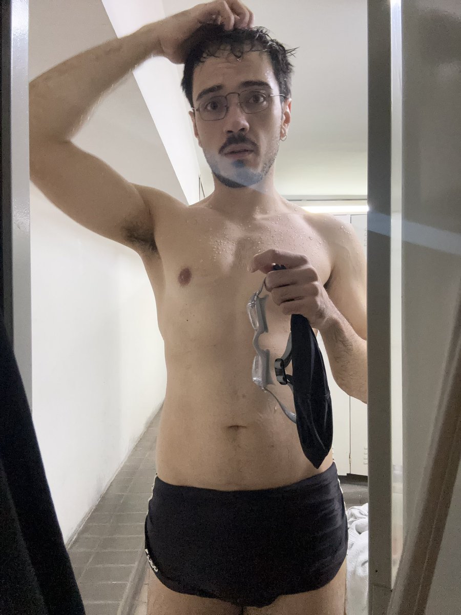 fbrvno's tweet photo. Eu depois de fazer a grade inteira da academia em um único dia https://t.co/8e8F8Nu7Ya