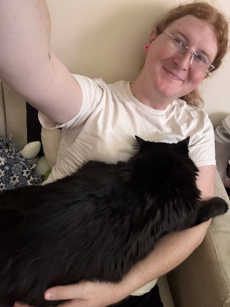 LillySquirrel's tweet photo. Furby cuddles, yes he puts his head between my boobs https://t.co/nCicwwTWkr