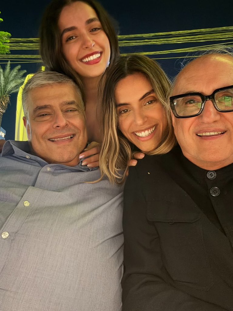 AlfredoJalife's tweet photo. Encuentro familiar https://t.co/lLULLzSSN0