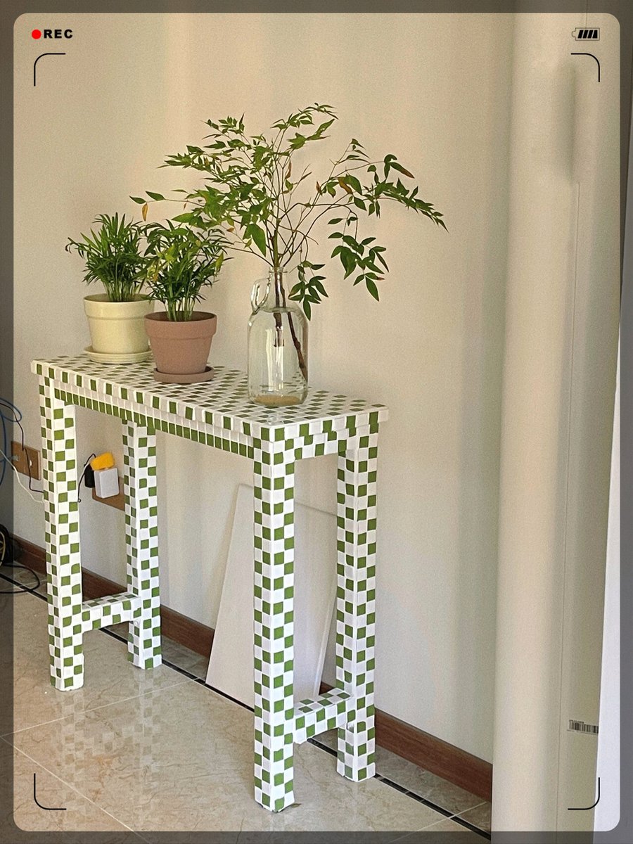 caitcop's tweet photo. Turn an old mason jar into a cute desk pen holder with just some paint and twine! Super easy DIY for small spaces. https://t.co/DilTK1jTx8