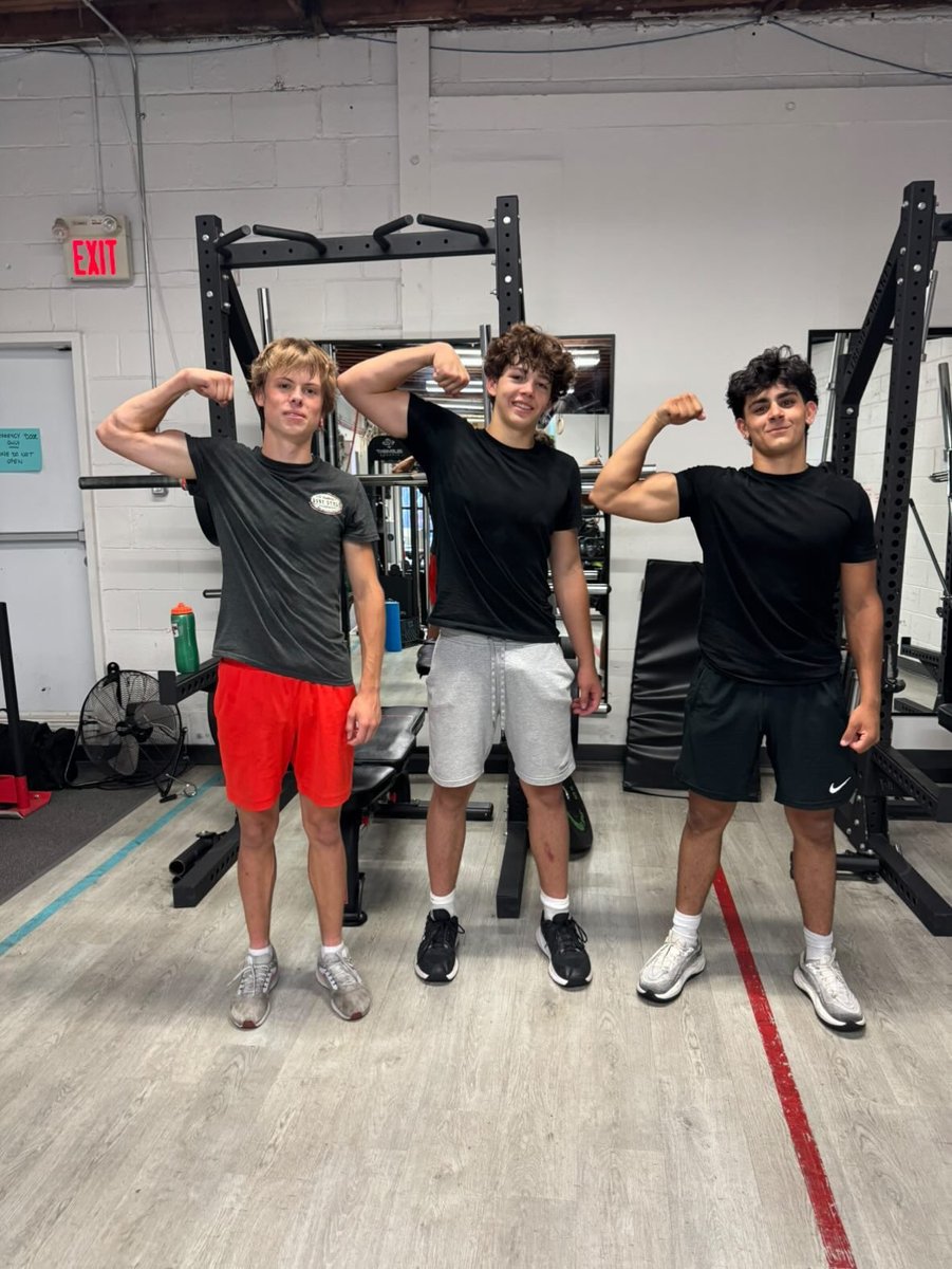 Kaiden_charania's tweet photo. Summers started of great. I’ve had the pleasure of working with teammates creating bonds. Coaches by coach shreds an ex NFL player we went through dynamic stretches and explosive lower body work outs that are beneficial for making those big plays. #dontstop #alwaysworking #K9 https://t.co/7NqInAhb1g