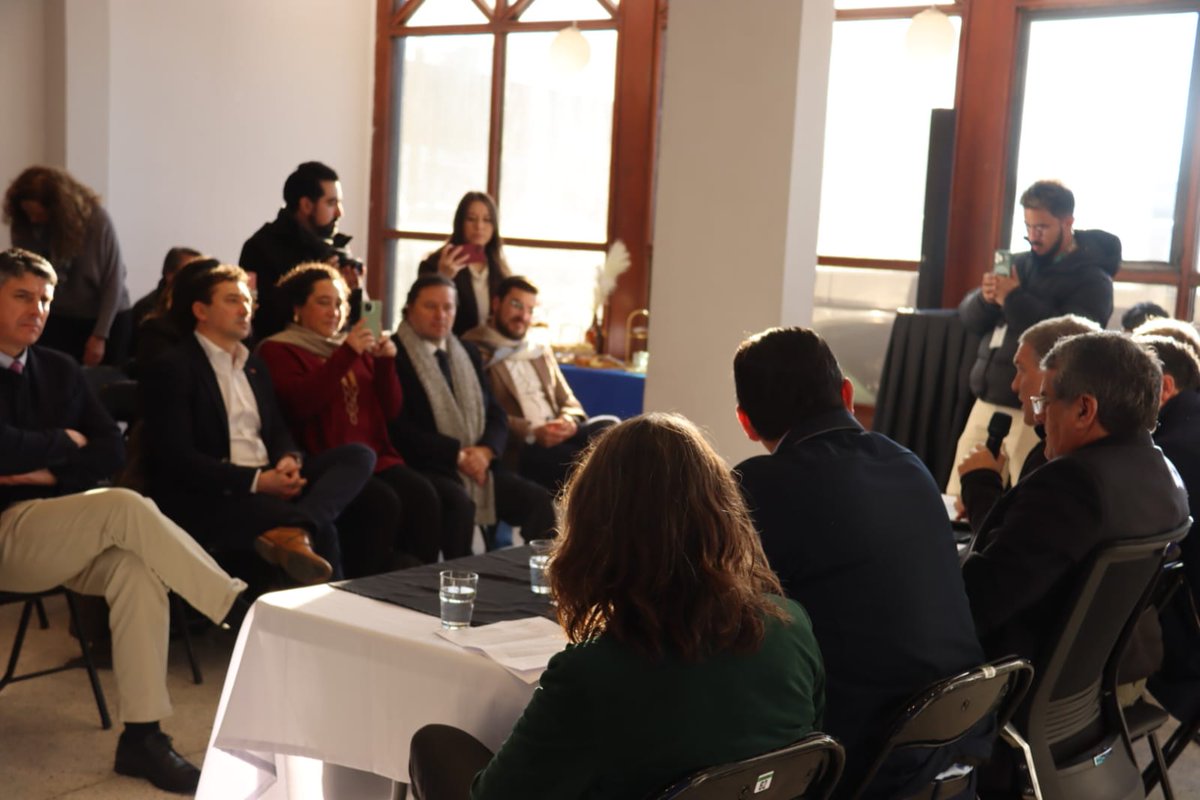 CorfoLosLagos's tweet photo. Fue lanzado oficialmente #HackUrMindset2026, encuentro apoyado por Corfo Los Lagos que reunirá a emprendedores, empresas, academia y sector público para impulsar la innovación y el desarrollo sostenible de la región📅 25 y 26 de agosto📍Inscribete  https://t.co/U9CRHNzDoX https://t.co/ZScyIRIWX1