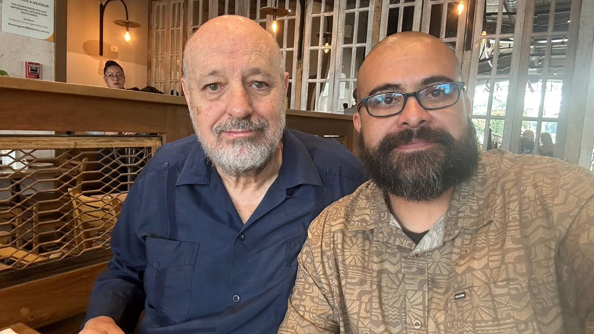 lhan55's tweet photo. Cuba: Un retrato de dignidad, comunidad y fuerza.
Javier Aranda @Jarandaluna nos entrevistó a @jaircabrerafoto y a mí sobre nuestro libro, publicado por @lajornadaonline Cuba. Estampas de la resistencia

https://t.co/dAn65NbQGG https://t.co/CmvnKax6WK