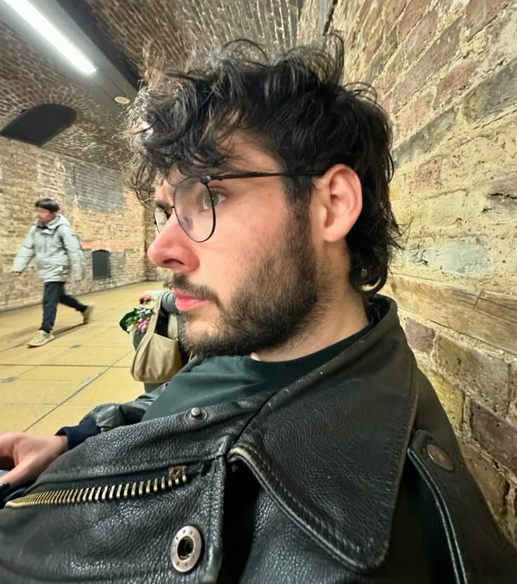 Italianbachira's tweet photo. genuinely the gayest hes ever looked was in the awty era idk what he put in that album https://t.co/u0n3LlJmmi