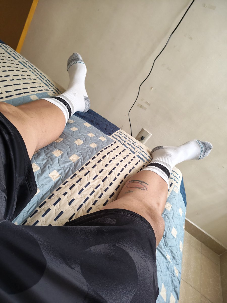 GiibWalker's tweet photo. Cómo te gusta más? 👀🫣

💙 Con calcetines 
🔄 Sin calcetines https://t.co/Ld7i2aTmVp