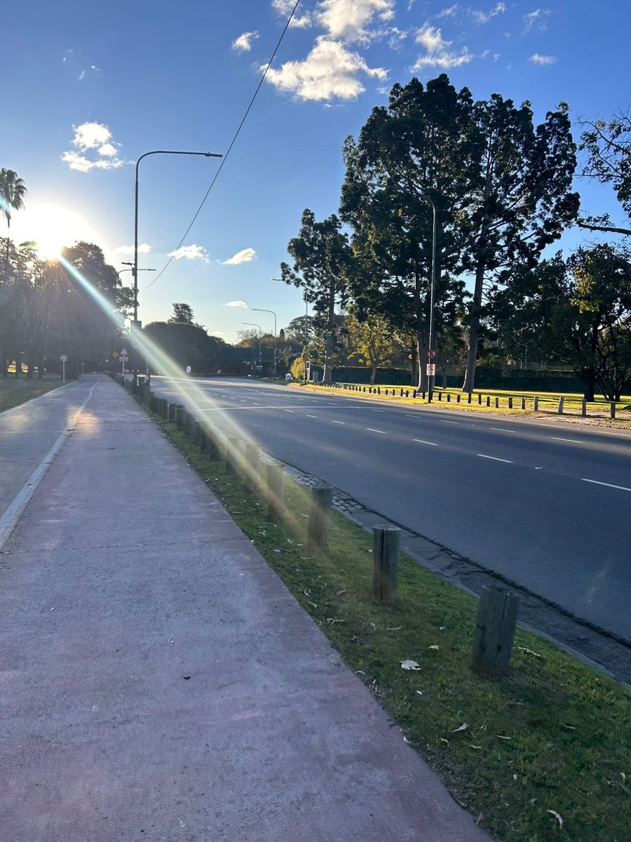 MeteleQuintaArg's tweet photo. 7️⃣ Un legado que sigue vivo

Hoy miles de personas pasan todos los días por esas avenidas sin saber que, hace más de 80 años, allí rugían motores y se escribían algunas de las primeras páginas de la historia grande del automovilismo nacional. https://t.co/CEYx9PsZHv