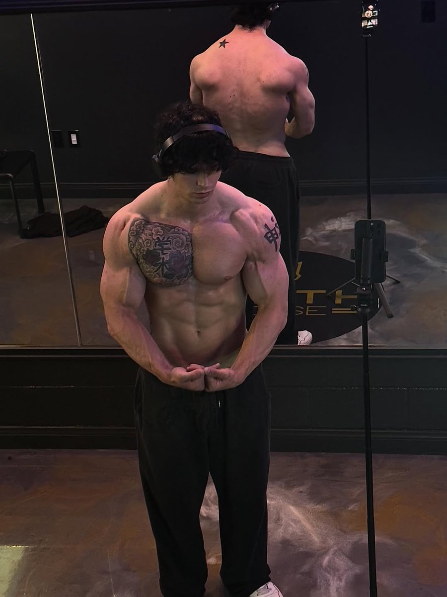 AlphaJoeSeth09's tweet photo. Who wouldn't want to serve a god?
#findom #muscle #findomgod #Alpha #drains https://t.co/8QywZ6v2NF