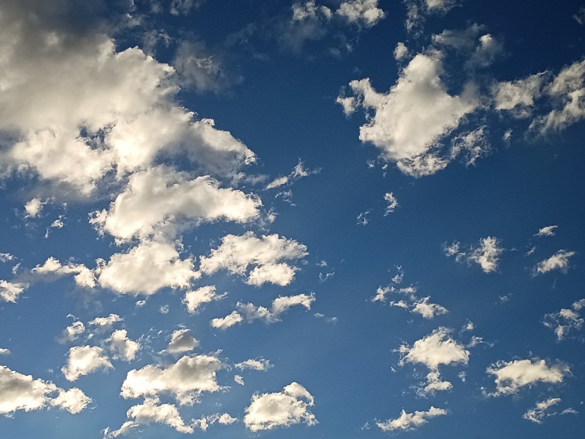 rodrigoalfredo's tweet photo. Que nubes más bellas sobre la tarde de #calama #antofagasta #regiondeantofagasta #chile https://t.co/TxVIqxHACn