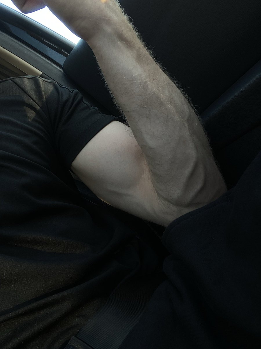 ridingonacloud2's tweet photo. Biceps and veins and biceps and veins and biceps and veins https://t.co/nzoQQvGbzY