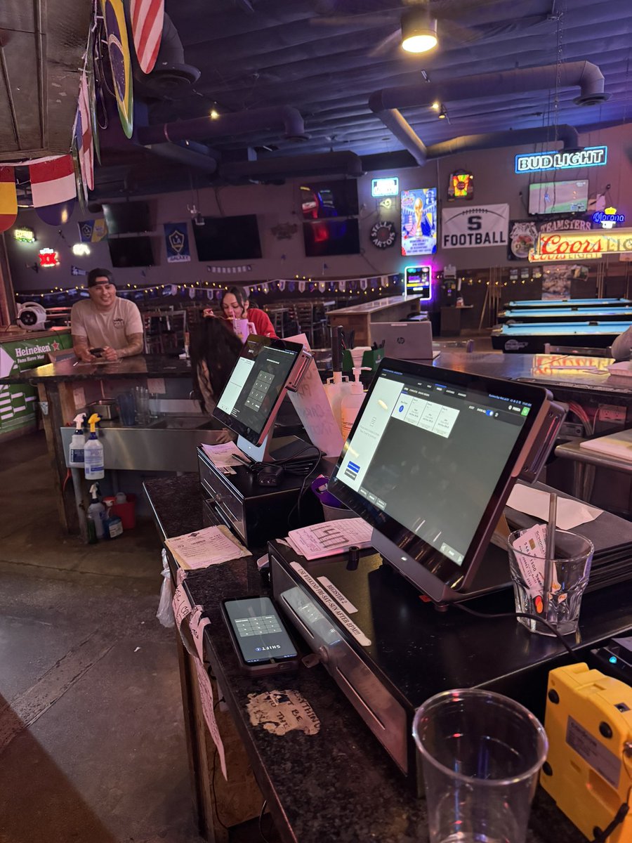 Tanershift4's tweet photo. Shift4Dine New POS upgrade Gardens Bar in CA! 👊  We do our work with passion.🔥We are instilling our love for Shift4Dine in everyone. 💙  🚀🚀😍😍 Owner loved the new p.o.s system! #Shift4Dine @Shift4 🇨🇾🇨🇾 https://t.co/idcnPNPNBN