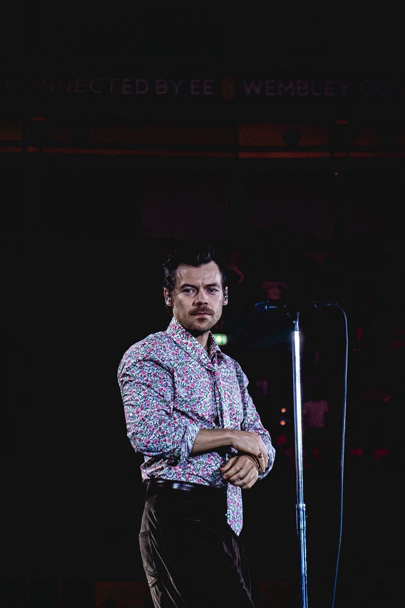 _withgems's tweet photo. Harry Styles. Together Together. London. Night ten. 

📸📸

#togethertogetherlondon https://t.co/tki7UXoxAB