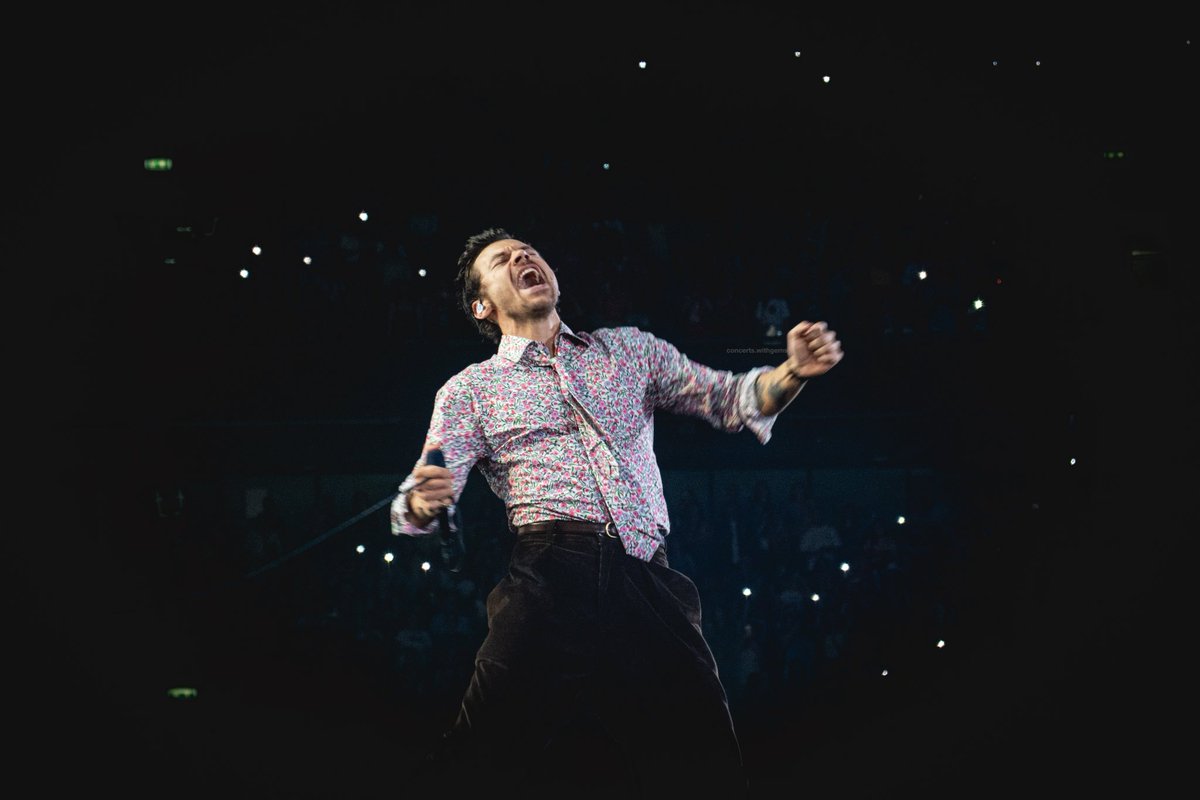 _withgems's tweet photo. Harry Styles. Together Together. London. Night ten. 

📸📸

#togethertogetherlondon https://t.co/tki7UXoxAB