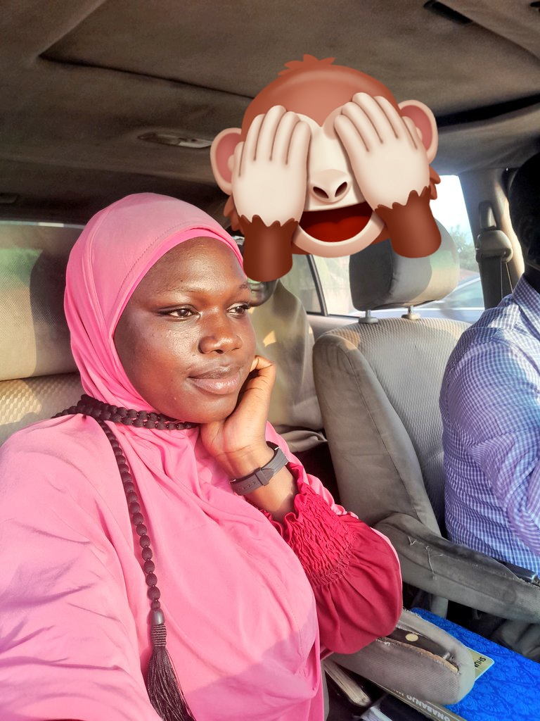 Flexymind18's tweet photo. When are you finishing this semester kehh 😌😏

I no dey follow Una do 7 or 9 courses for 300 level😌, na 11 courses I dey do, till June 6.... https://t.co/7qkoqH7AMD