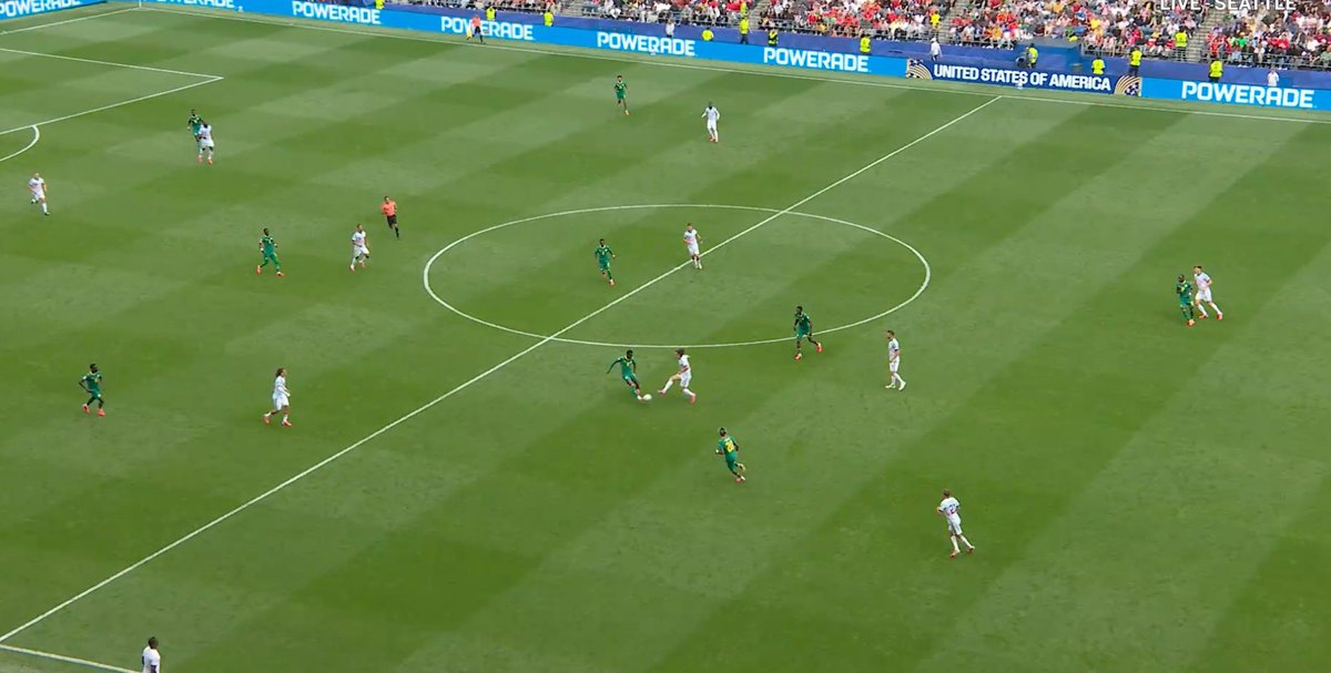 amadoit__'s tweet photo. I'm sorry but in what world is this offside?? https://t.co/UYwMkNT4tR