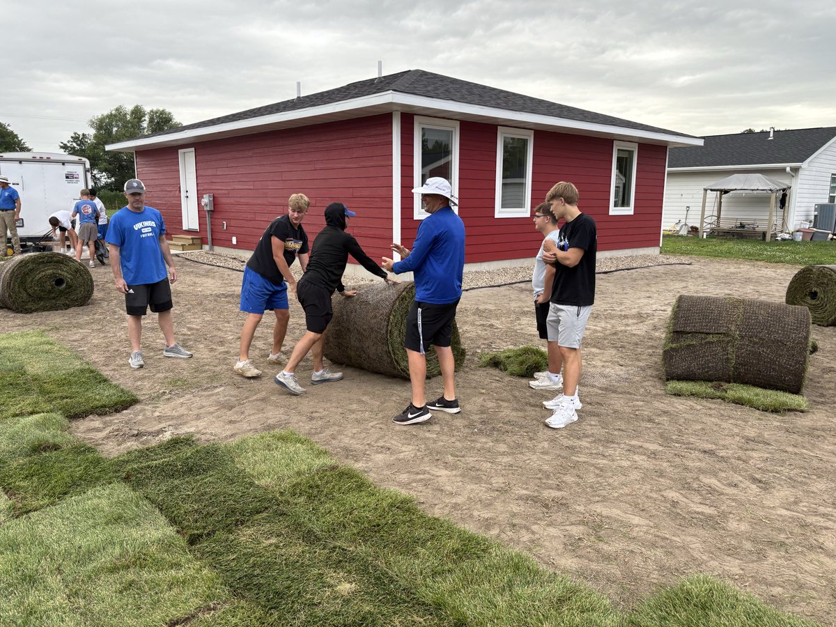 Coach_Frenzen's tweet photo. Our team had the opportunity to work with Habitat for Humanity this morning and put down sod at the latest build by the @Lakeviewhigh Construction Trades class! Appreciate all the players who were able make it out give back to the Columbus Community! #lakeviewvikes #threecheers https://t.co/xs3Cpy1qY2