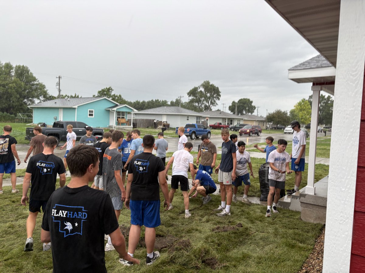 Coach_Frenzen's tweet photo. Our team had the opportunity to work with Habitat for Humanity this morning and put down sod at the latest build by the @Lakeviewhigh Construction Trades class! Appreciate all the players who were able make it out give back to the Columbus Community! #lakeviewvikes #threecheers https://t.co/xs3Cpy1qY2