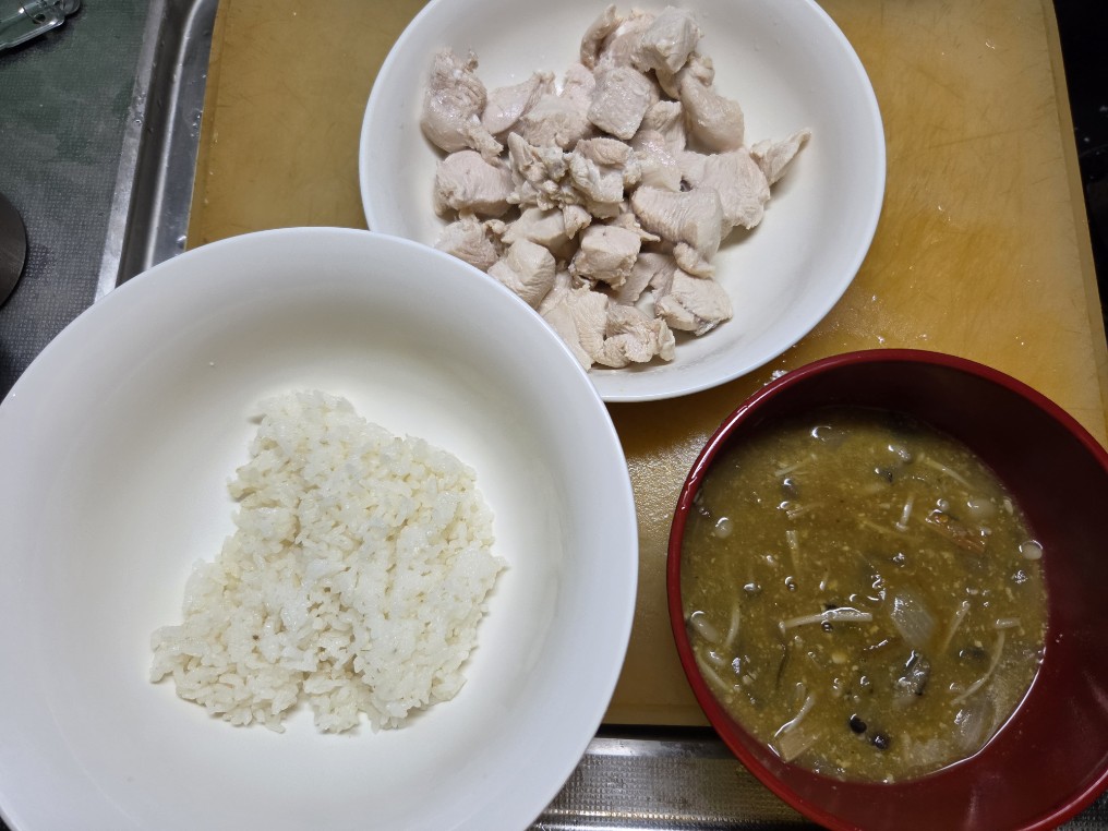 zendeikiru's tweet photo. 昨日オフの日

米　200g  卵3個　納豆1パック
ライ麦パン200g カッテージチーズ50g 鮭　150g
米　150g 鶏胸肉　350g 味噌汁
米　150g 鶏胸肉　350g 味噌汁

#ジュラシックカップ
#ボディビル　#減量
#ダイエット https://t.co/Rj7JlbMTku