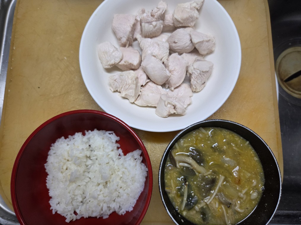 zendeikiru's tweet photo. 昨日オフの日

米　200g  卵3個　納豆1パック
ライ麦パン200g カッテージチーズ50g 鮭　150g
米　150g 鶏胸肉　350g 味噌汁
米　150g 鶏胸肉　350g 味噌汁

#ジュラシックカップ
#ボディビル　#減量
#ダイエット https://t.co/Rj7JlbMTku