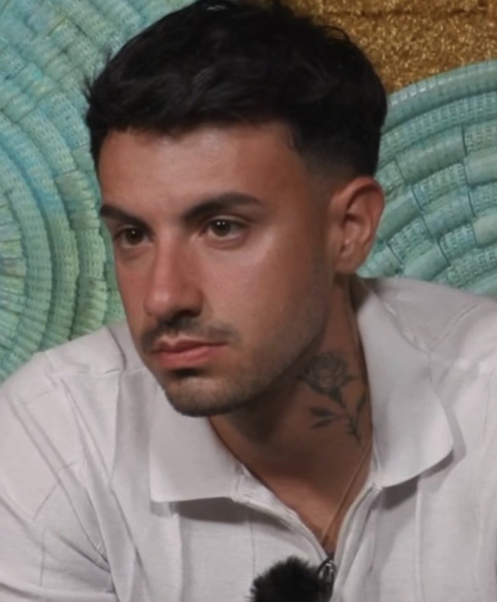trashbiccis's tweet photo. SPIDERMAN, HULK

MA QUA ABBIAMO GLI AVENGERS

#TemptationIsland https://t.co/4OOlFNO2Ia