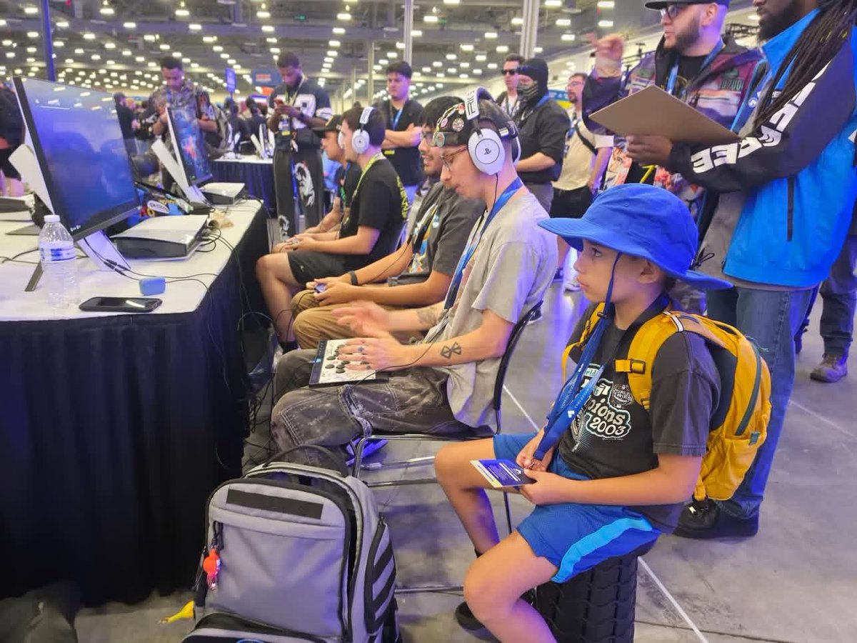 McSkullzer's tweet photo. Also as is tradition in my family, you get to attend your first Evo around age 10, I did just that 13 years ago. Now my lil brother age 9 just attended his first Evo (spectator) maybe in a couple years he’ll find a game he likes and maybe compete https://t.co/uM90xFDlH7