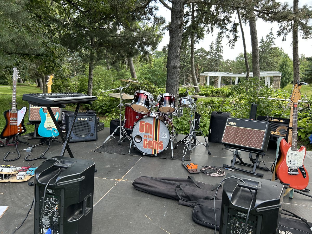 ComoZoo's tweet photo. The band is set up, the food truck, the climbing wall, and the ice cream are all here. You need to be here, 6-8 for #GroovinInTheGarden! https://t.co/jD9kdaIyWk