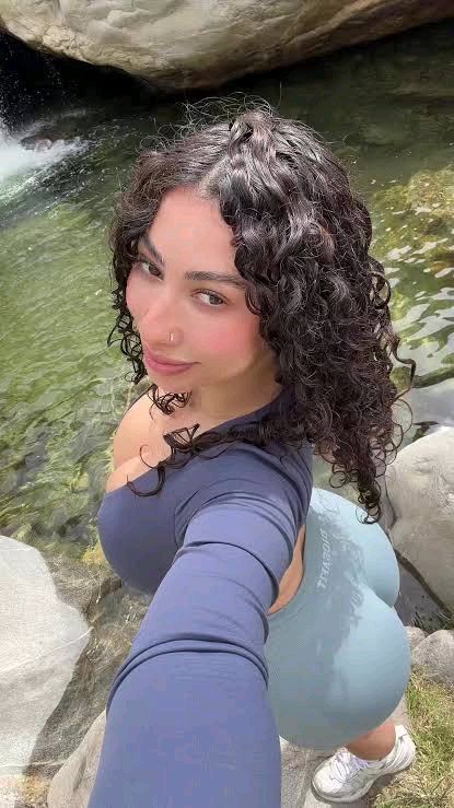 SamSam3bq's tweet photo. 💋💋💋💋💋🌸 https://t.co/zP2HtYs28q