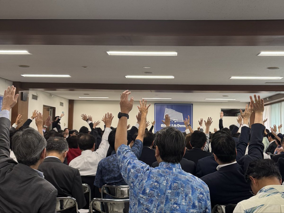 KatsumeYasushi's tweet photo. 7月1日、朝イチ厚生労働部会からスタート。この日午後の政調全体会において、骨太の方針、成長戦略、規制改革の議論が予定されていました。政調全体会では各部会長が修正意見を述べるのですが、その弾込めの場です。

1時間経ってもまだまだ議論が続きました。政治改革特別委員会の理事会の時間が迫ってきたので、部会長のお許しを得て発言。いくつか部会長発言に採り入れていただきました。有り難うございます。

政治改革特別委員会は、選挙制度改革・定数削減法案の質疑。この日も野党はお出にならなかったので、100分間の空回し。この間、議長による各会派に対する要請が行われました。

終了後、勉強会。次いで政調全体会へ。200人以上が参加と聞きました。次々々々と挙がる手。結局３時間の長丁場となりました。私は政調でお役をいただいているので発言は最後に（厳密には最後から2番目に）。

鍼灸マッサージを考える国会議員の会に出席の後、民間の方の勉強会立ち上げに参加（冒頭のみの顔出し失礼致しました。）、縁あって創設に関わりずっと応援しているACK(Art Collaboration Kyoto)初の東京でのレセプションでこの日はおしまいです。

令和８年も後半に入りました。ということは…祇園祭吉符入！👉️ https://t.co/XIO9k8GmYQ
今年は前祭の7月17日が閉会日という痛恨のカレンダー…。遠く東より祭の無事をお祈り申し上げます。

#勝目康 #京都１区