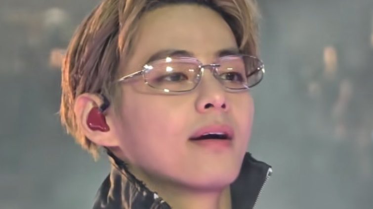 euphorikth's tweet photo. just so charismatic .. ❤︎ https://t.co/3ynMWWovW9