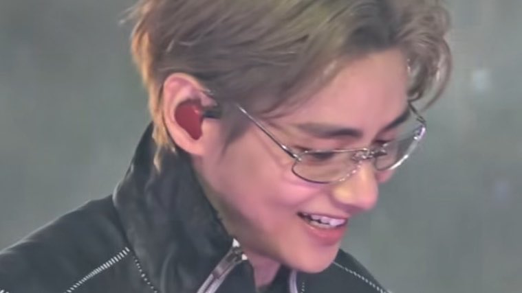 euphorikth's tweet photo. just so charismatic .. ❤︎ https://t.co/3ynMWWovW9