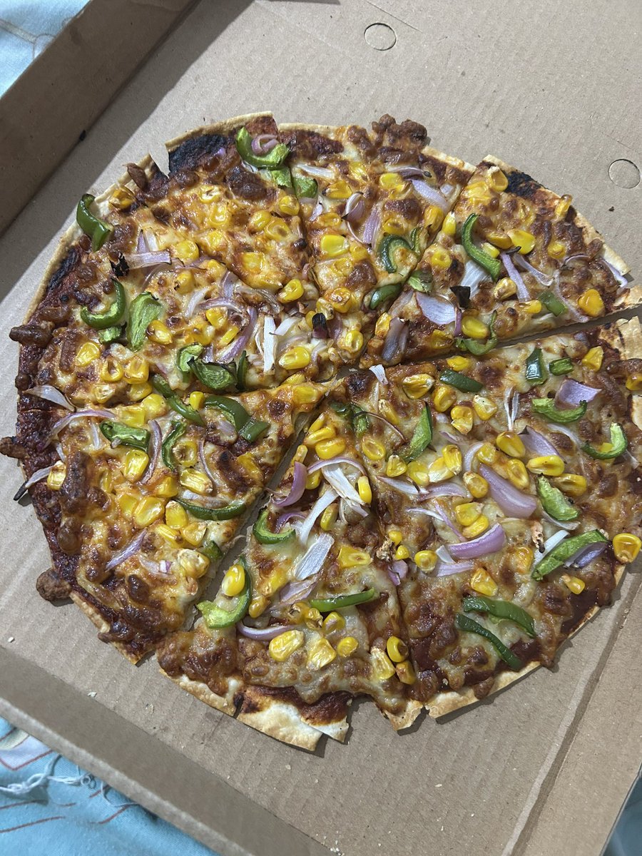 neel_shr's tweet photo. Absolutely pathetic quality 
@PizzaHutIN Karond, Bhopal,Ordered a Veggie Feast Thin &amp; Crispy,received overcooked, burnt,charred edges, over-browned cheese, paper-thin, cracker-like base difficult to eat. This is not Pizza Hut's quality standards. Extremely disappointed https://t.co/rGI9U2EPL1