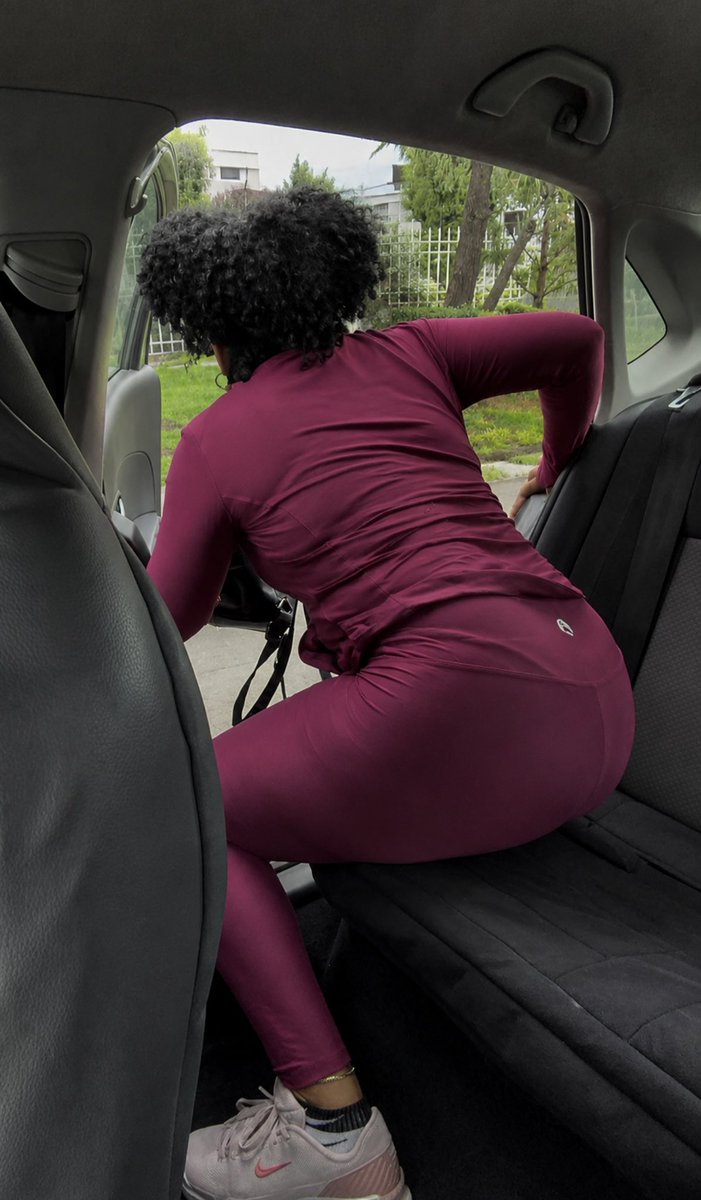 jss2997a's tweet photo. A esta culona se le marcaba la tanga 😍🍑

#Toluca https://t.co/la4w0uHNZ5