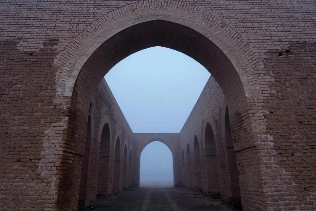 arabiqa's tweet photo. Foggy Day and ‘Abbasīd Legacy | Samarra, Iraq. https://t.co/TPs8gun00Z